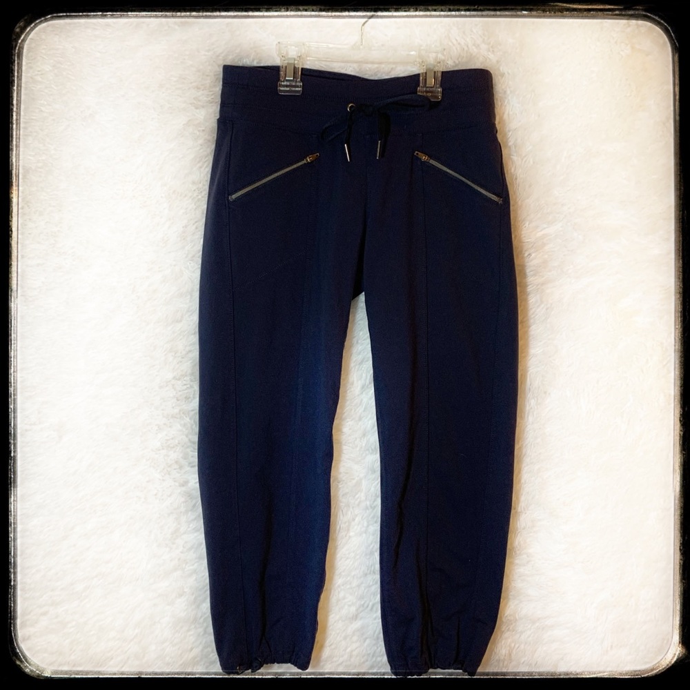 ATHLETA  women’s work out Capri pants size XXS